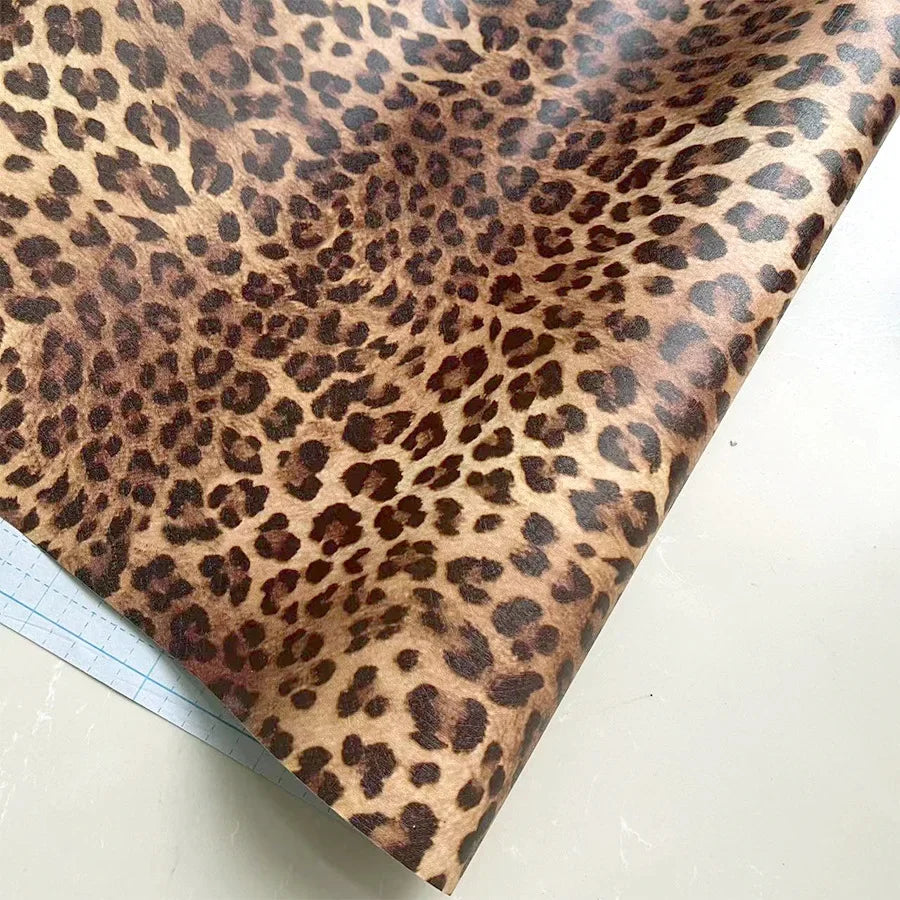 Papier Peint Imprimé Léopard — Décoration Audacieuse
